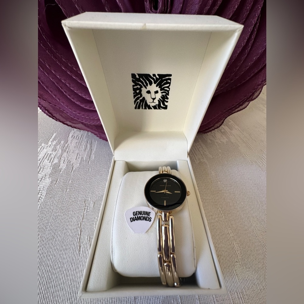 Anne Klein ladies goldwatch NIB.